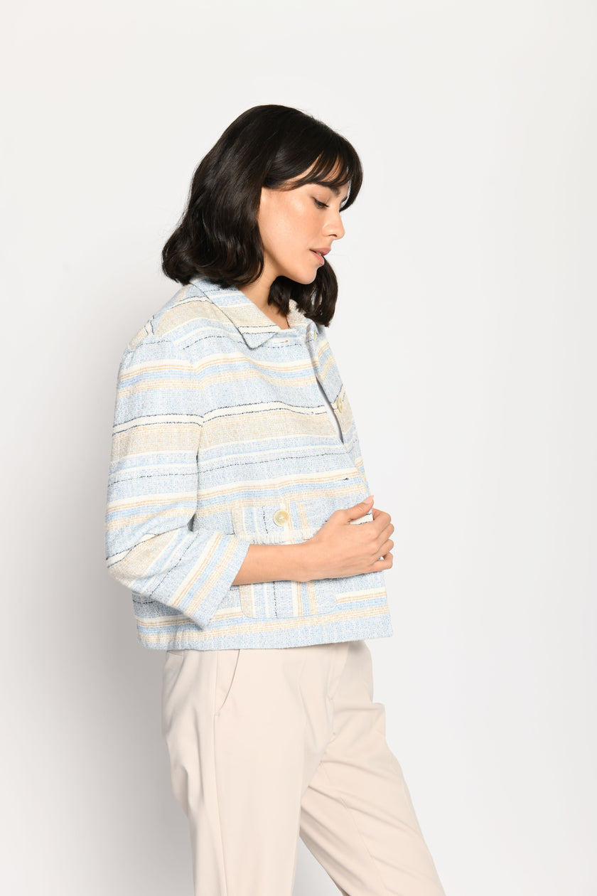 Kastenjacke für Damen im sommerlich-maritimen Look in den Farben Beige und Hellblau – Seitenansicht von links