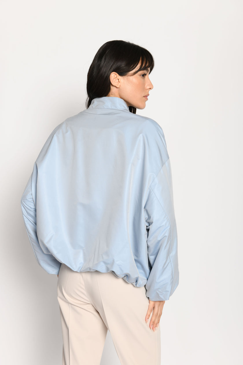 Luftiger Oversized-Blouson in strahlendem Hellblau – Rückansicht
