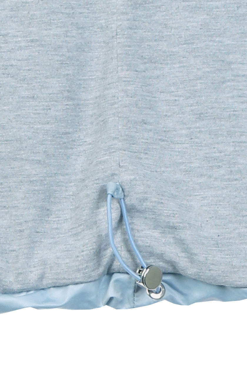 Detailaufnahme von Tunnelzug im Saum für Blouson-Effekt