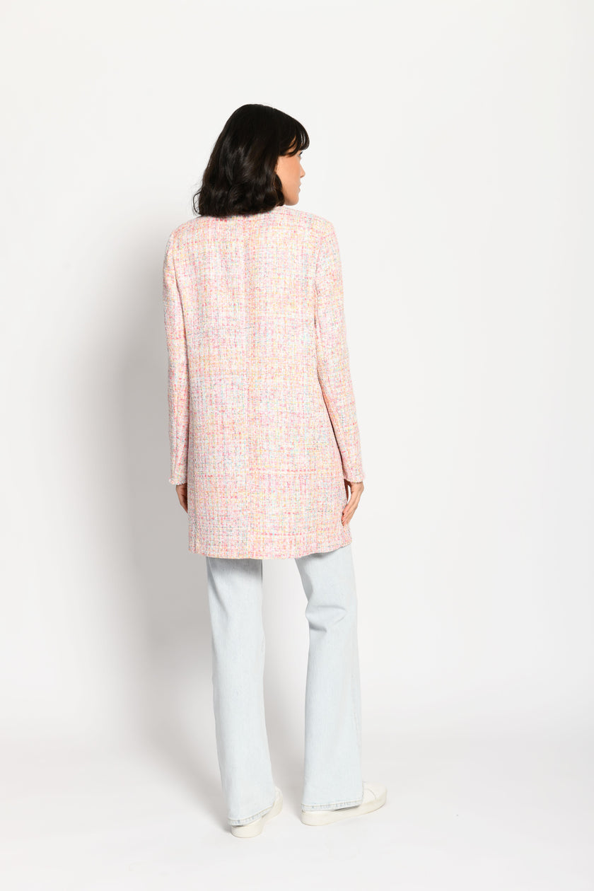 Geschlossen getragener Multicolor Kurzmantel mit Fransen und aufgesetzen Taschen – Rückansicht