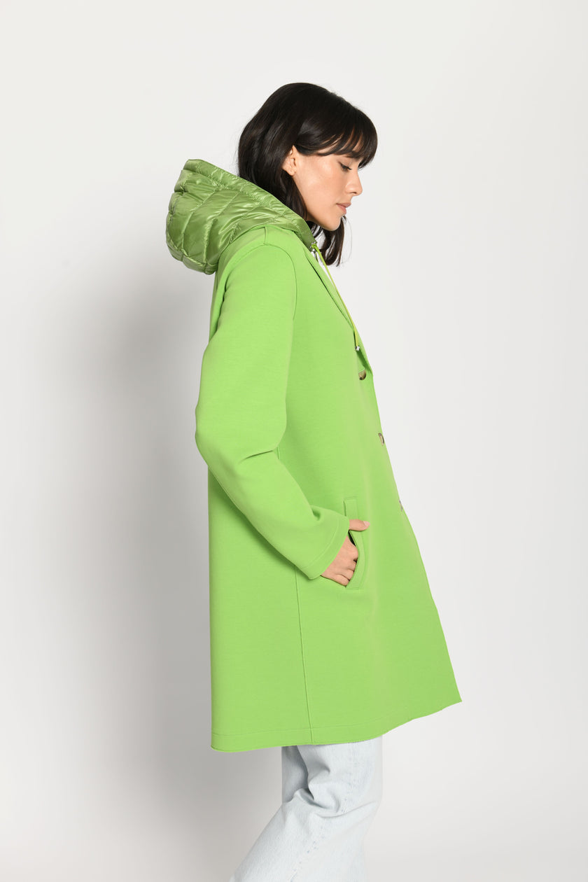 Grüner Kurzmantel aus Scuba mit Westeneinsatz und sichtbarer Kapuze – linke Seitenansicht