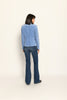 Slim-Fit-Blazer für Damen in der Farbe Hellblau, klassisch designt und lässig kombiniert zu Jeans – Rückansicht