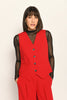 Roter Slim-Fit-Hosenanzug für Damen. Model trägt Weste und lange Stoffhose – Vorderansicht.