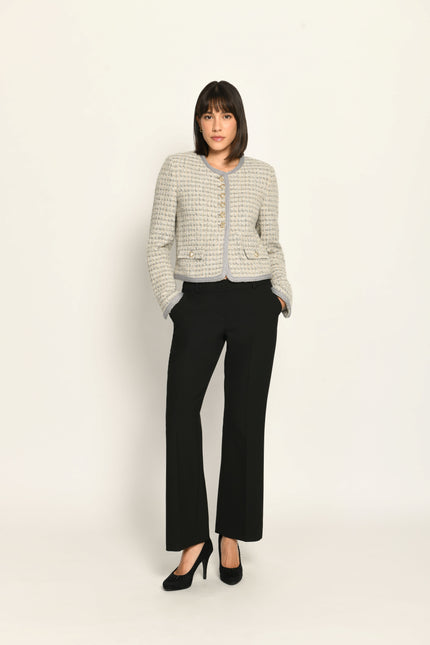 Karierte Kastenjacke für Damen in zarten Farben und mit feinem Glanzgarn der Marke White Label Premium – Vorderseite