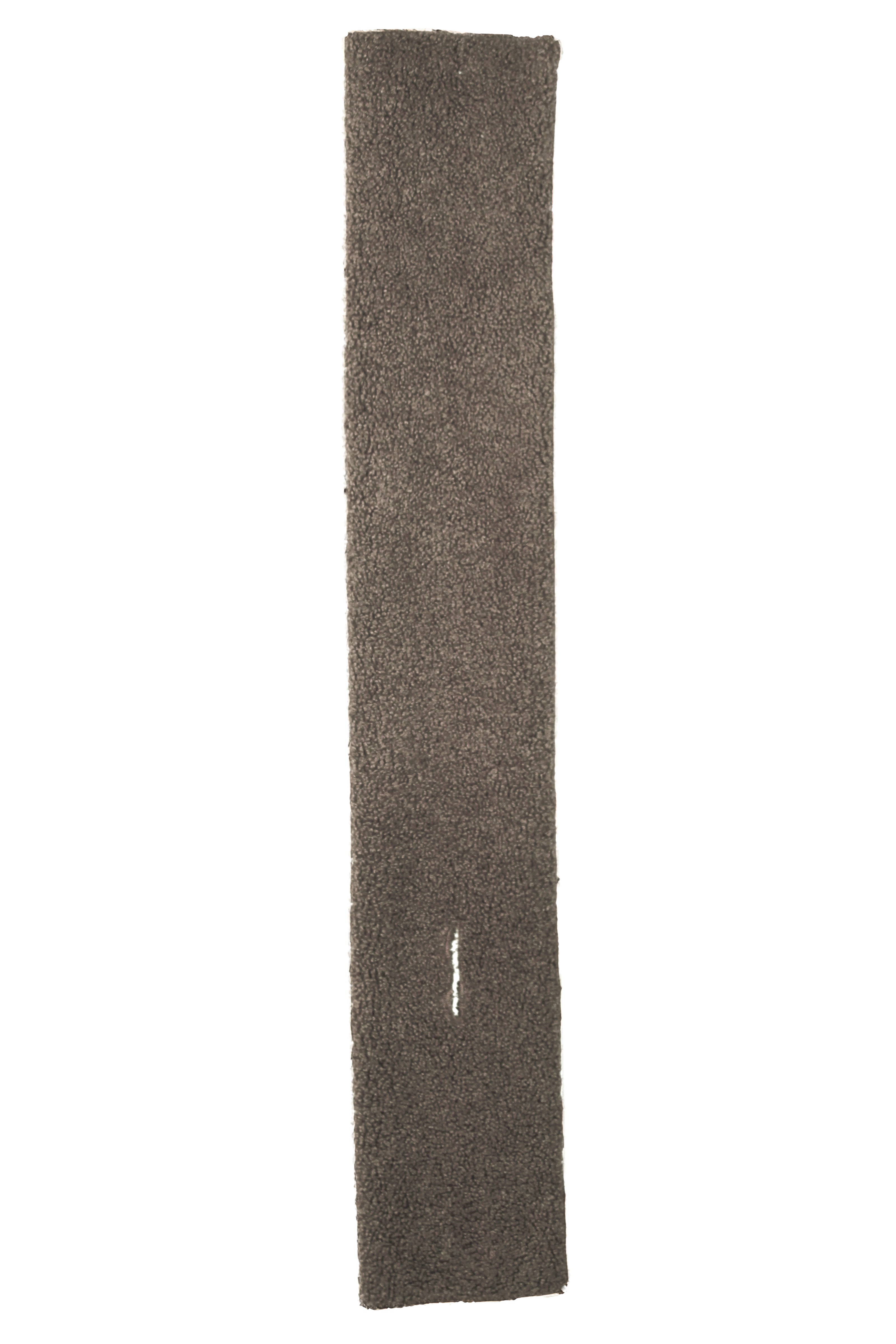 Kuschelig weicher Webpelzschal in der Farbe Taupe, aufgefaltet und in voller Größe sichtbar. 