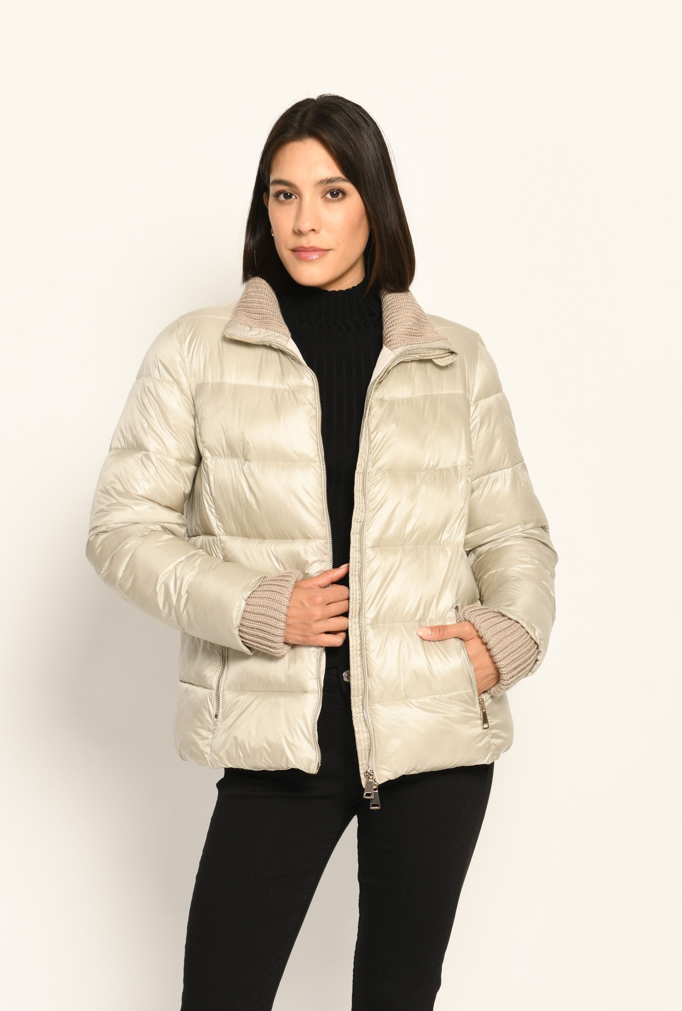 Cremefarbene Steppjacke für Damen, elegant, aber sportlich. Perfekt für die kalte Jahreszeit – Vorderseite