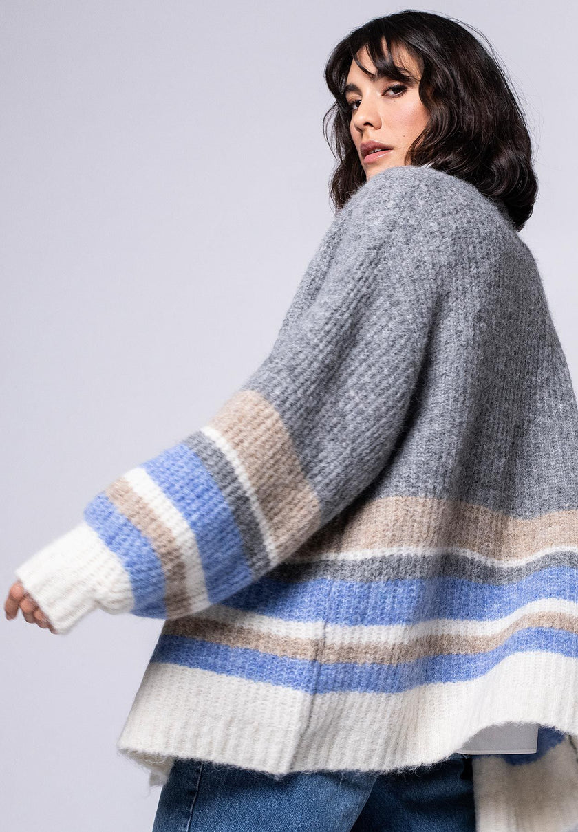 Offene graue Strickjacke für Damen mit beigen, blauen und cremefarbenen Querstreifen – Rückseite, Nahaufnahme