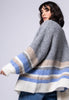 Offene graue Strickjacke für Damen mit beigen, blauen und cremefarbenen Querstreifen – Rückseite, Nahaufnahme