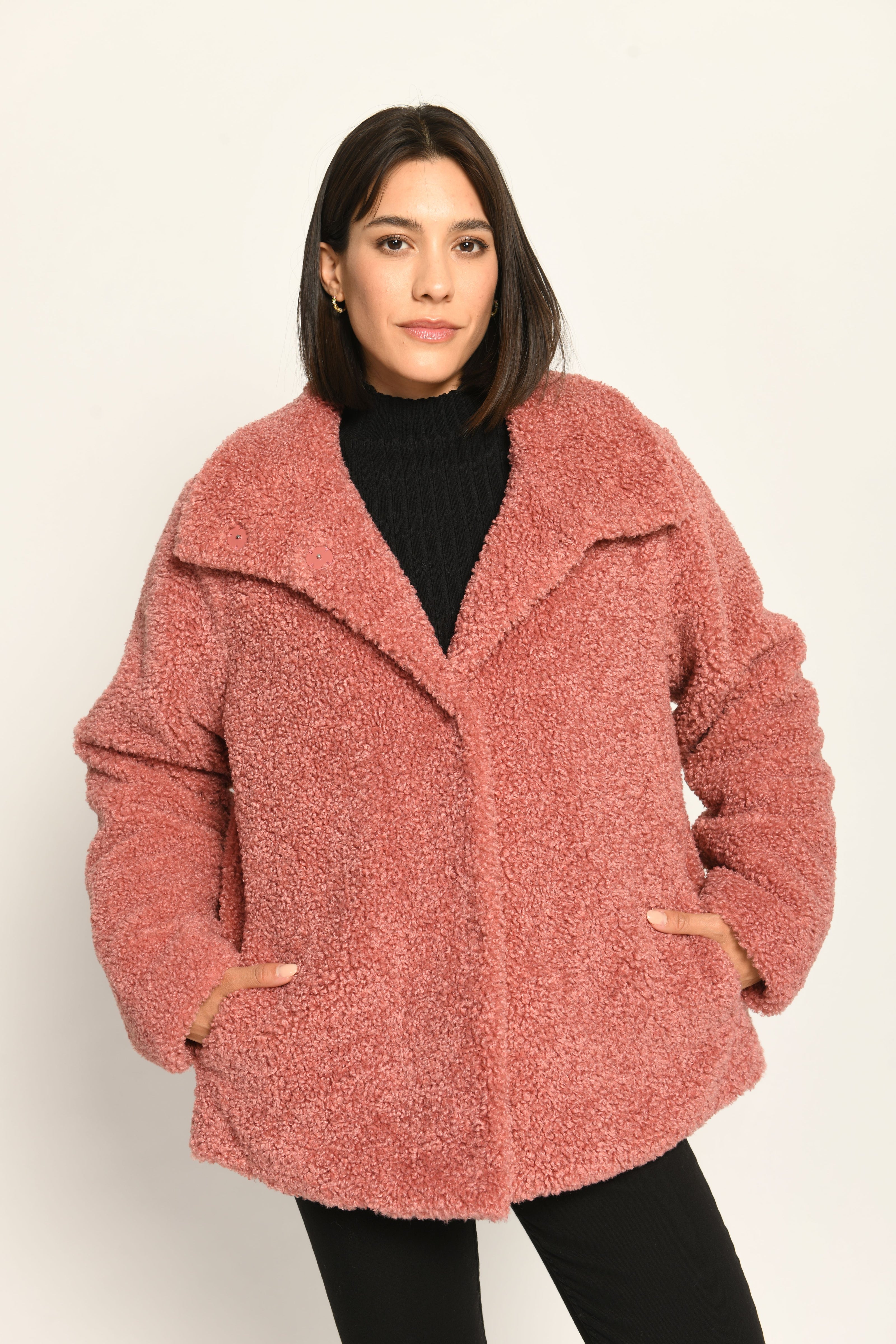 Webpelzjacke für Damen im Oversized-Schnitt in der Farbe Flamingorot – Vorderansicht