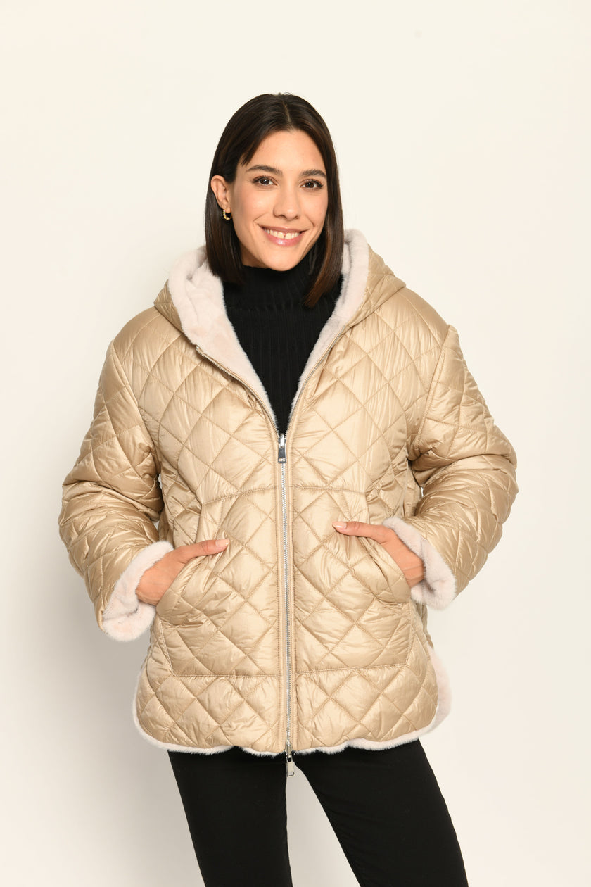 Oversized-Wendejacke für Damen mit Kapuze und Rautensteppmuster auf der Außenseite – Vorderansicht